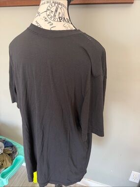 Lululemon Men's Black Crew Neck T-Shirt